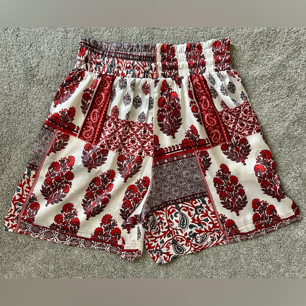 Adorable silky feel shorts with front pockets